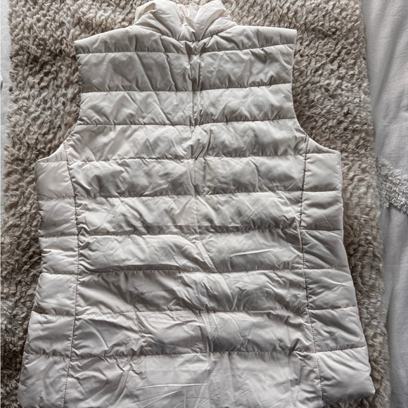The North Face Cream Puffer Vest - Picture 6 of 6